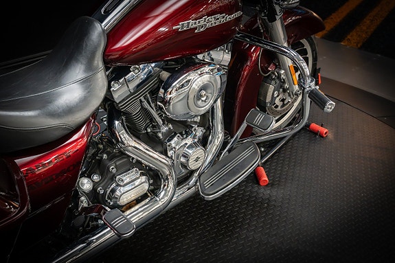 Harley-Davidson Street Glide (FLHX 103) 12 of 18