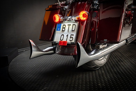 Harley-Davidson Street Glide (FLHX 103) 11 of 18