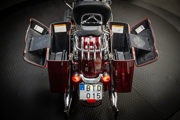Harley-Davidson Street Glide (FLHX 103) 10 of 18