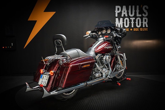 Harley-Davidson Street Glide (FLHX 103) 3 of 18