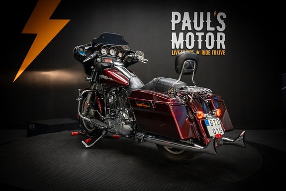 Harley-Davidson Street Glide (FLHX 103) 5 of 18