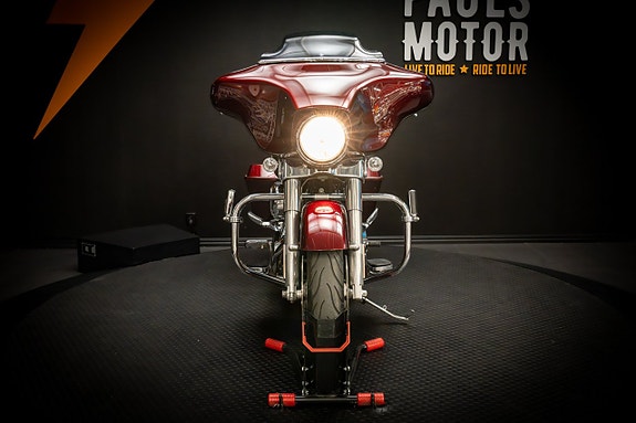 Harley-Davidson Street Glide (FLHX 103) 8 of 18