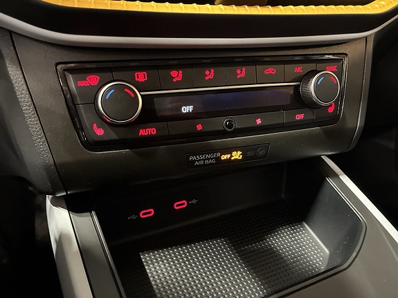 Seat Arona 21 of 23