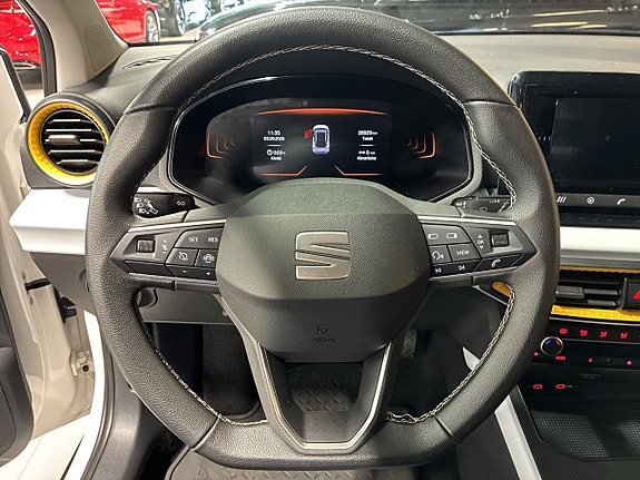 Seat Arona 14 of 23