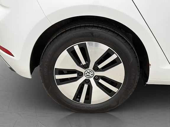 Volkswagen e-Golf VII 30 of 30