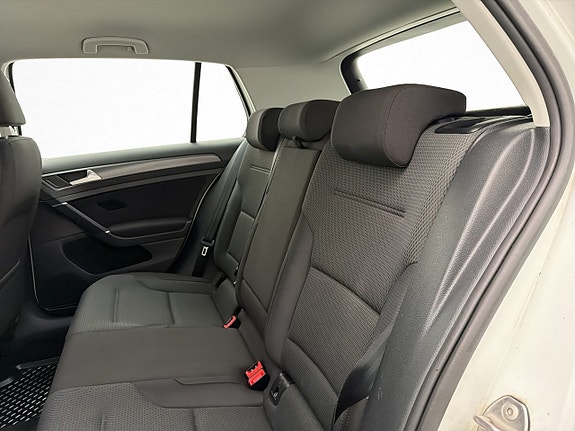 Volkswagen e-Golf VII 14 of 30