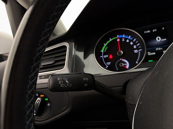 Volkswagen e-Golf VII 26 of 30