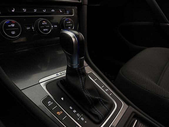 Volkswagen e-Golf VII 24 of 30