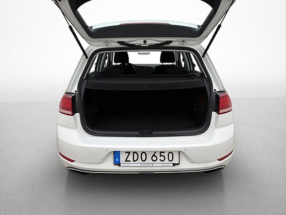 Volkswagen e-Golf VII 9 of 30