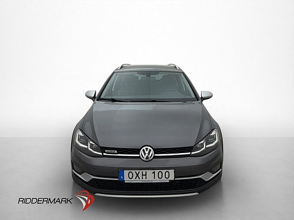 Volkswagen Golf Alltrack 2 of 27