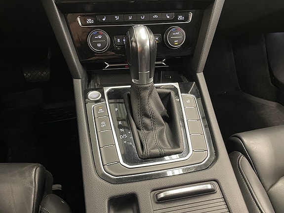 Volkswagen Passat 19 of 25