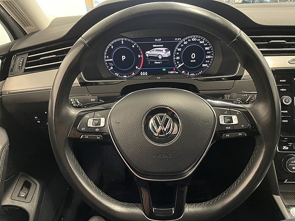 Volkswagen Passat 14 of 25