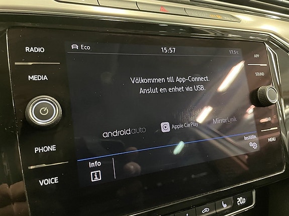 Volkswagen Passat 22 of 25