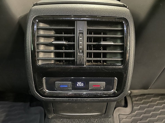 Volkswagen Passat 25 of 25