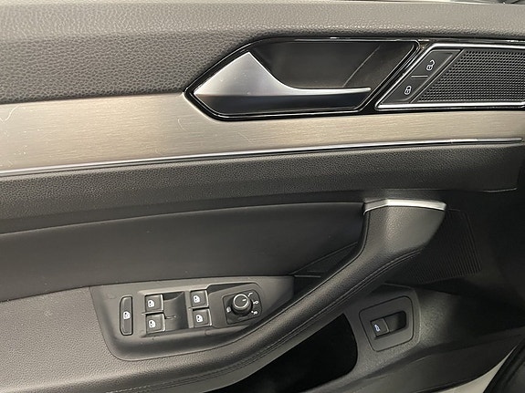 Volkswagen Passat 17 of 25
