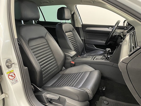 Volkswagen Passat 16 of 25