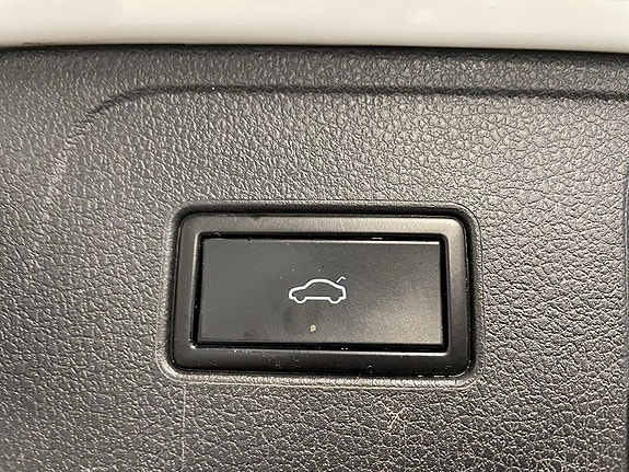 Volkswagen Passat 10 of 25