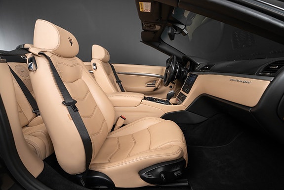 Maserati GranCabrio 19 of 25
