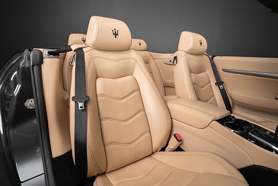 Maserati GranCabrio 18 of 25