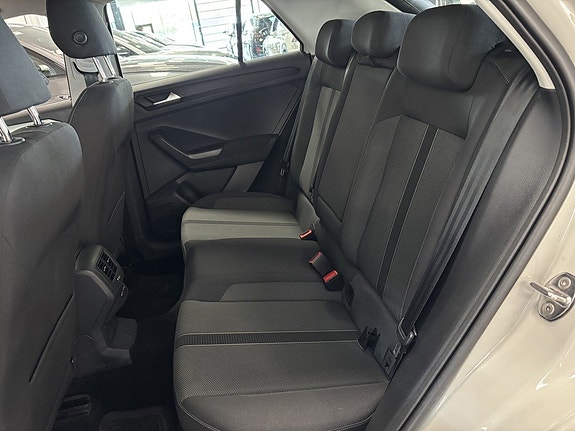 Volkswagen T-Roc 5 of 6
