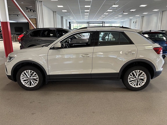 Volkswagen T-Roc 2 of 6