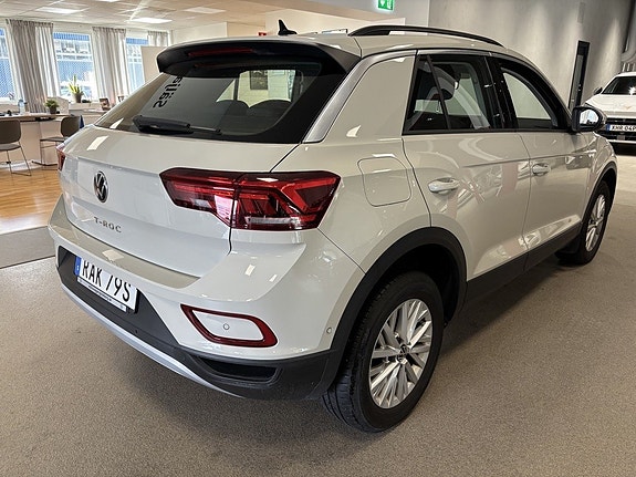 Volkswagen T-Roc 3 of 6