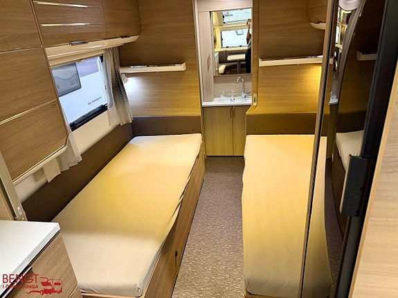 Adria ADORA 572 UT | Långbäddar | ALDE | Lufttält 19 of 21