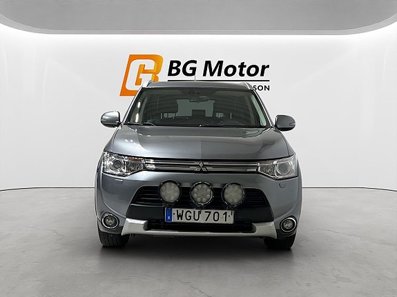 Mitsubishi Outlander 2 of 19