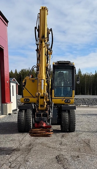 Komatsu PW 148-10 3 of 24