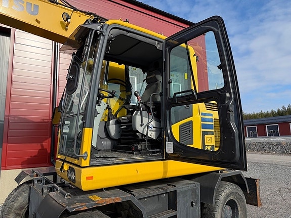 Komatsu PW 148-10 20 of 24