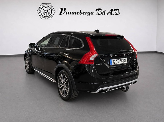 Volvo V60 Cross Country 4 of 6