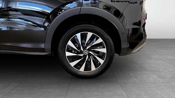 Volkswagen T-Roc 6 of 12