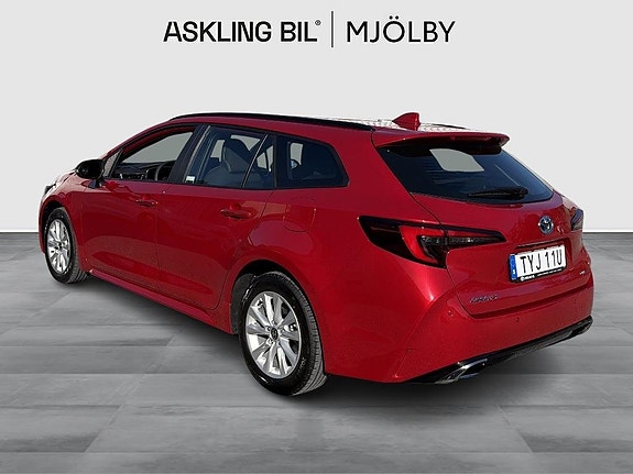 Toyota Corolla 2 of 18