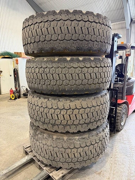 Volvo Bridgestone 20,5R25 vinter på L60 fälgar