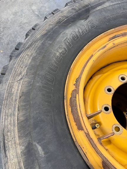 Volvo Bridgestone 20,5R25 vinter på L60 fälgar 3 of 5