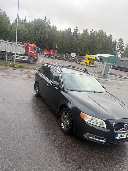 Volvo V70 6 of 12