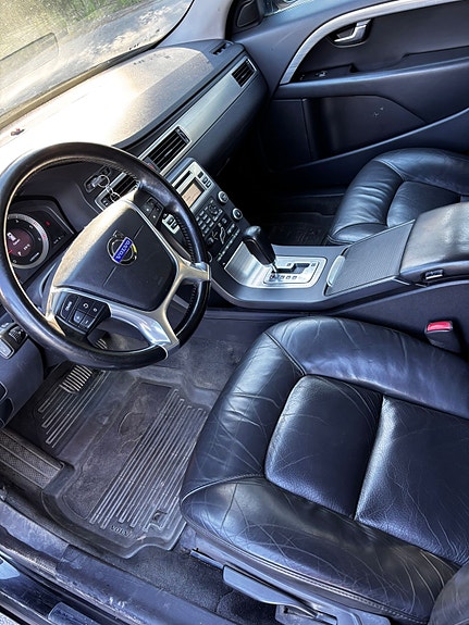 Volvo V70 7 of 12
