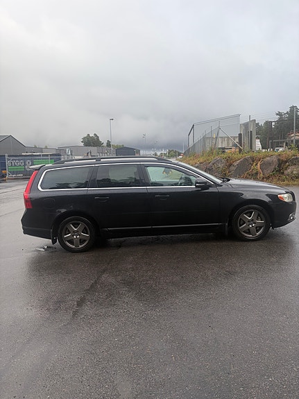 Volvo V70 3 of 12