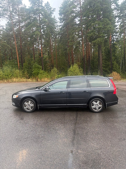 Volvo V70 5 of 12