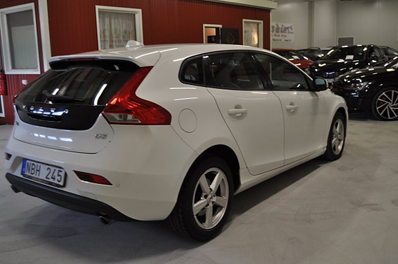 Volvo V40 3 of 18