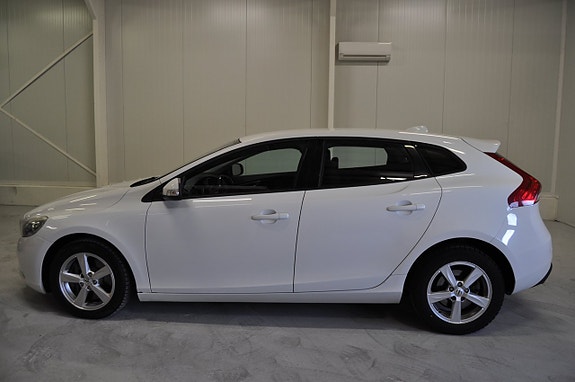 Volvo V40 6 of 18