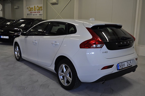 Volvo V40 4 of 18