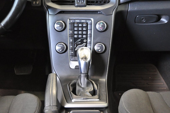 Volvo V40 14 of 18