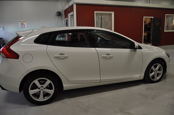 Volvo V40 7 of 18