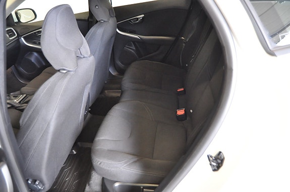 Volvo V40 9 of 18