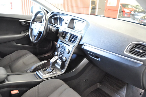 Volvo V40 11 of 18