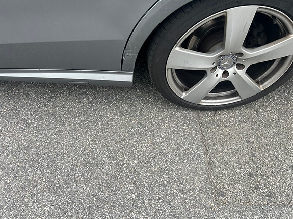 Mercedes-Benz E220 4 of 8