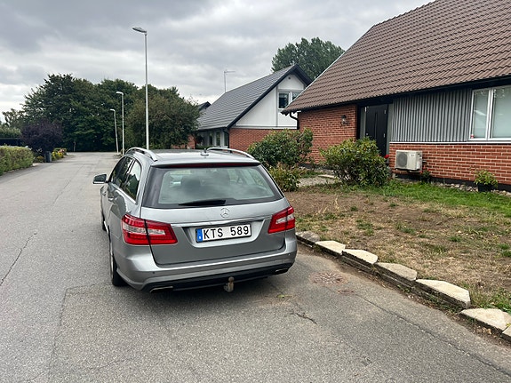 Mercedes-Benz E220 5 of 8