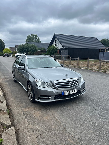 Mercedes-Benz E220 3 of 8