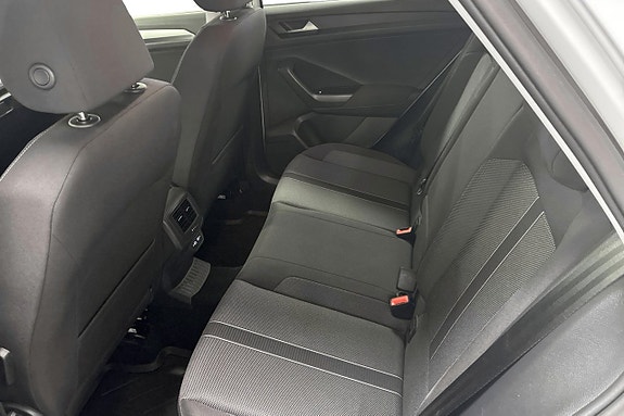 Volkswagen T-Roc 16 of 22